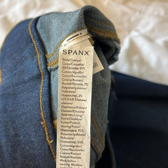 Spanx Flare  Bootcut Jeans in Midnight Shade Dark Wash 
 Size Medium NWOT - Picture 11 of 17